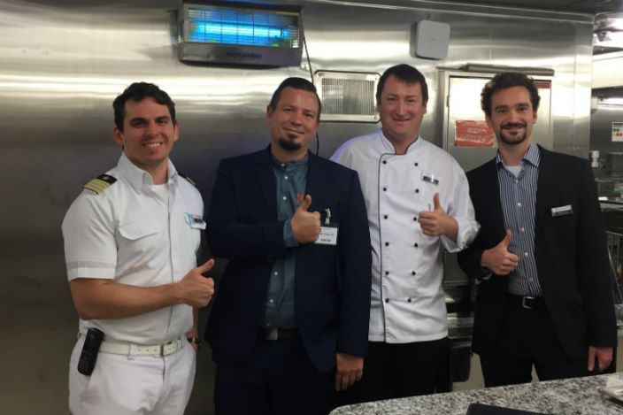 Umweltoffizier Ryan Eickholt, Gastronomieberater Gregor Raimann, Küchendirektor Matthias Pape und Benjamin Laux von TUI