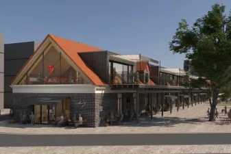 3D-Visualisierung der Seitenansicht mit belebter Außenzone, Außengastronomie, Fußgängern und moderner Klinkerfassade