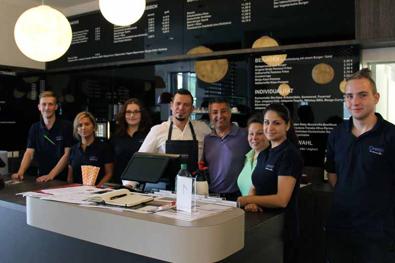 High Noon Burger-Bar-Lounge Baunatal – Team mit Gastroberater Gregor Raimann