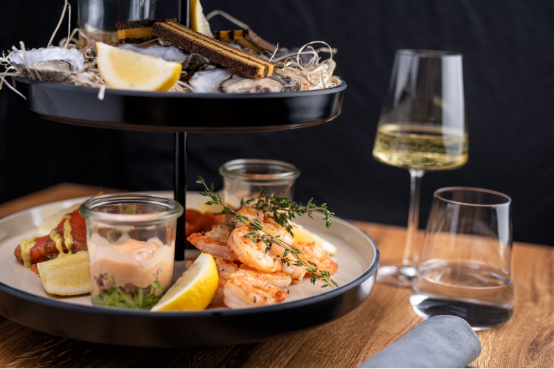 Port Culinar Schleswig – Seafood Etagere mit Meeresfrüchten Spezialität des Restaurants im Pionierhafen